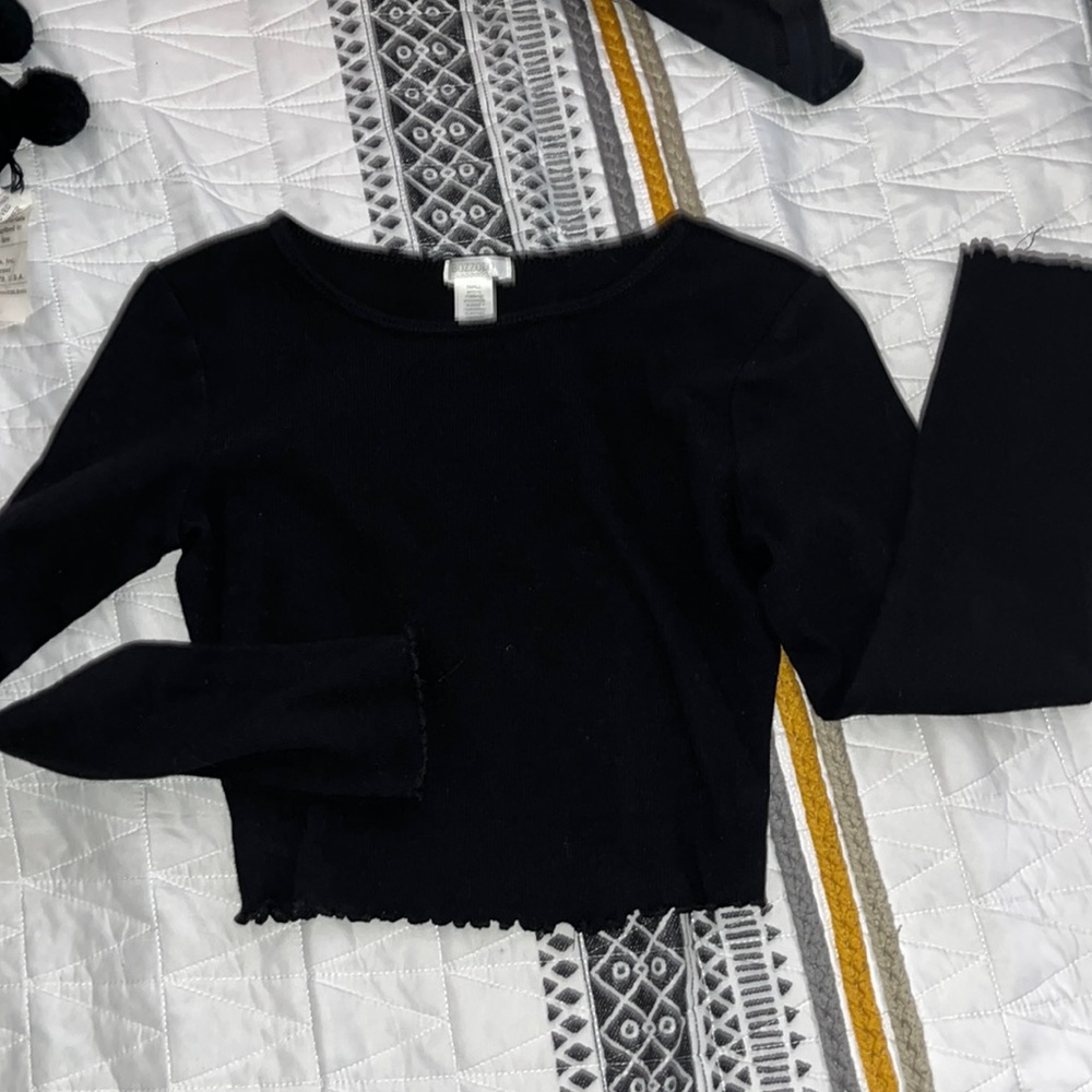 Black cropped long sleeve shirt
